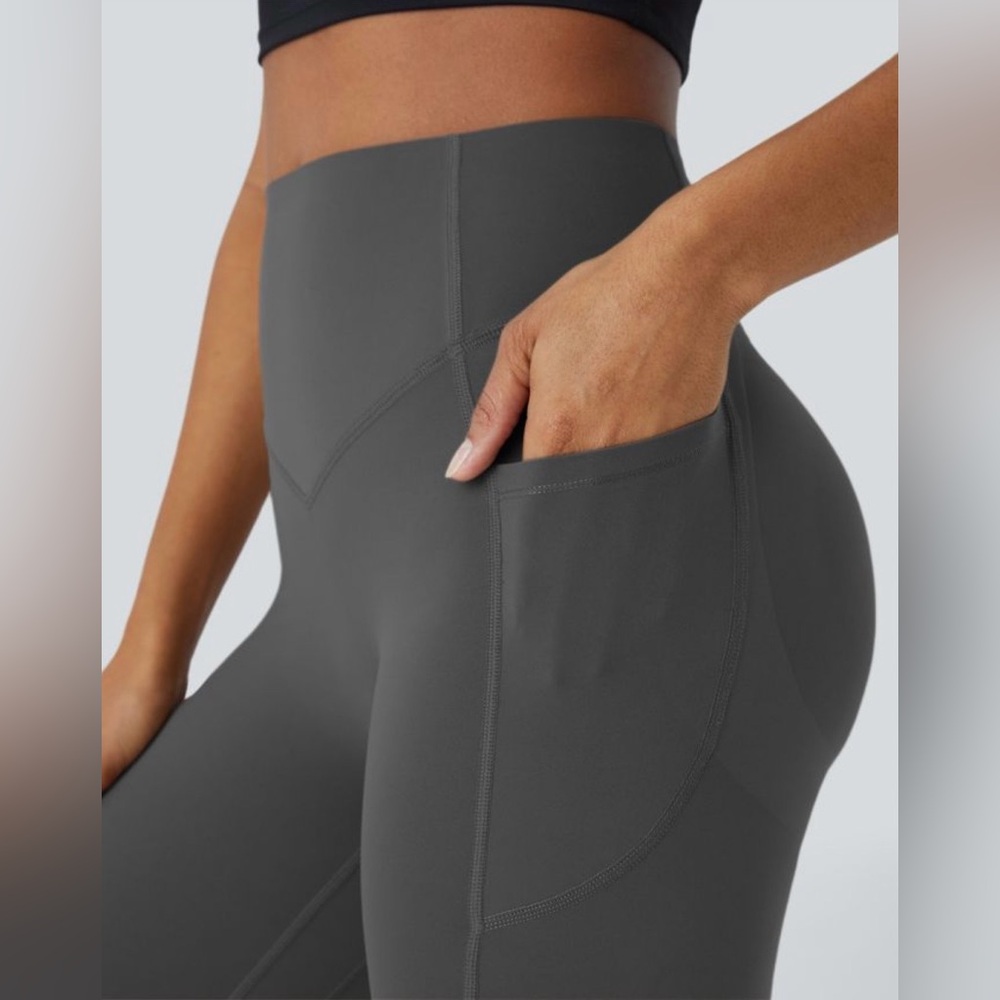 Halara UltraSculpt Tummy Control, Butt lifting/sinched Leggings - Picture 4 of 5